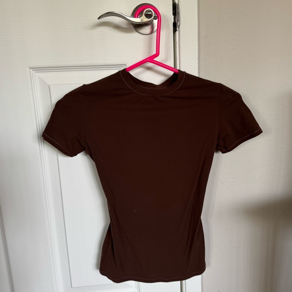 SKIMS Brown Fitted Short Sleeve T-Shirt